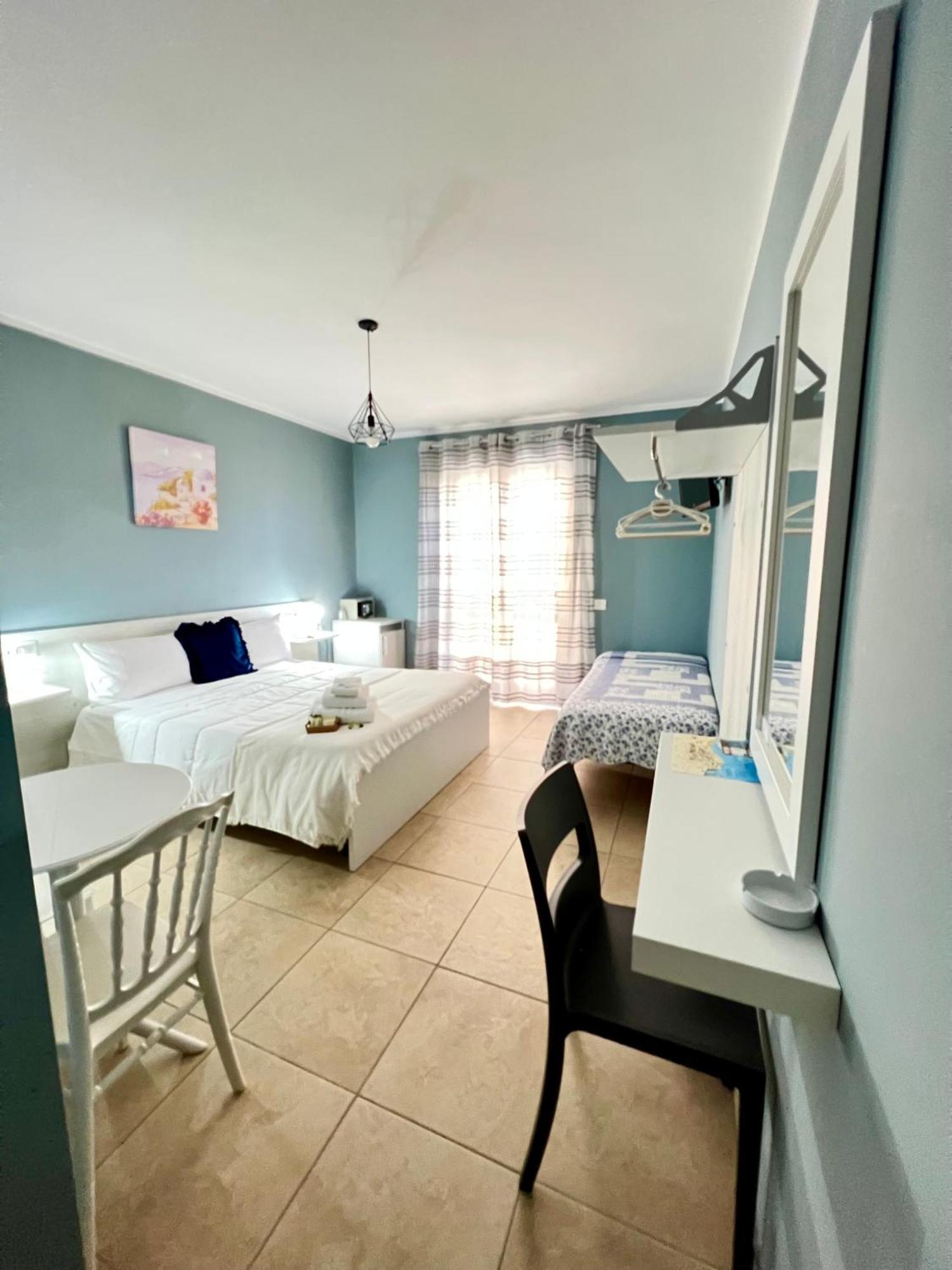 Light Blue Bed & Breakfast โตรเปอา ภายนอก รูปภาพ