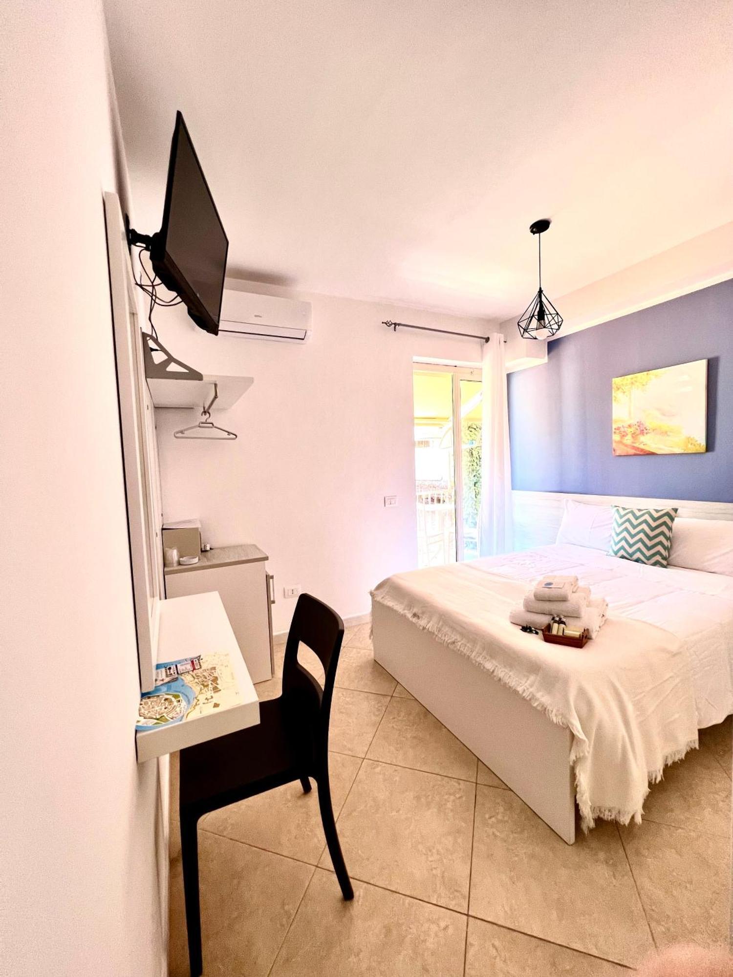 Light Blue Bed & Breakfast โตรเปอา ภายนอก รูปภาพ