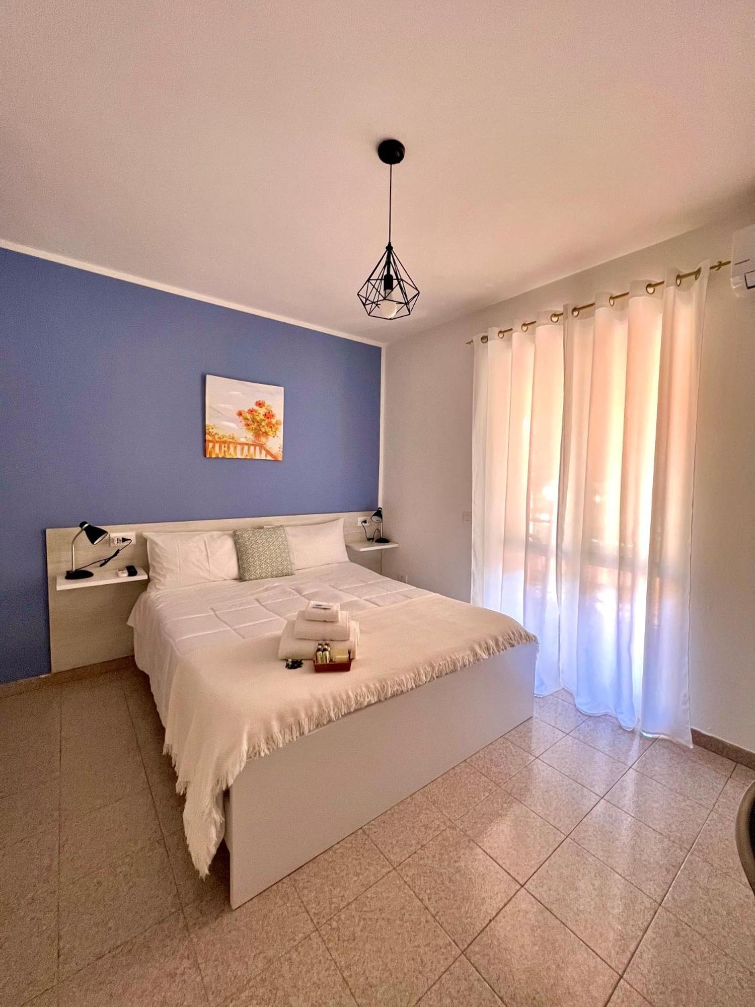 Light Blue Bed & Breakfast โตรเปอา ภายนอก รูปภาพ